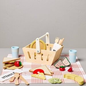 NWT Hearth & Hand with Magnolia Wood Picnic Set